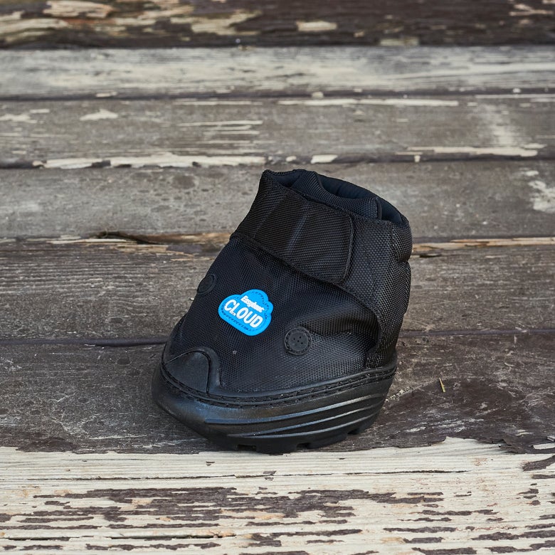 The EasyCare Easyboot Cloud Therapeutic Hoof Boot sitting on a wooden pallet. They are the best hoof boots for trailering. 