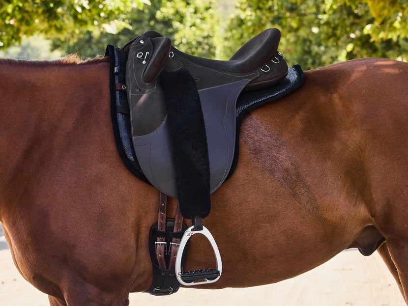 Bay horse wearing the Supracor Cool Grip Black Endurance Saddle Pad Black.