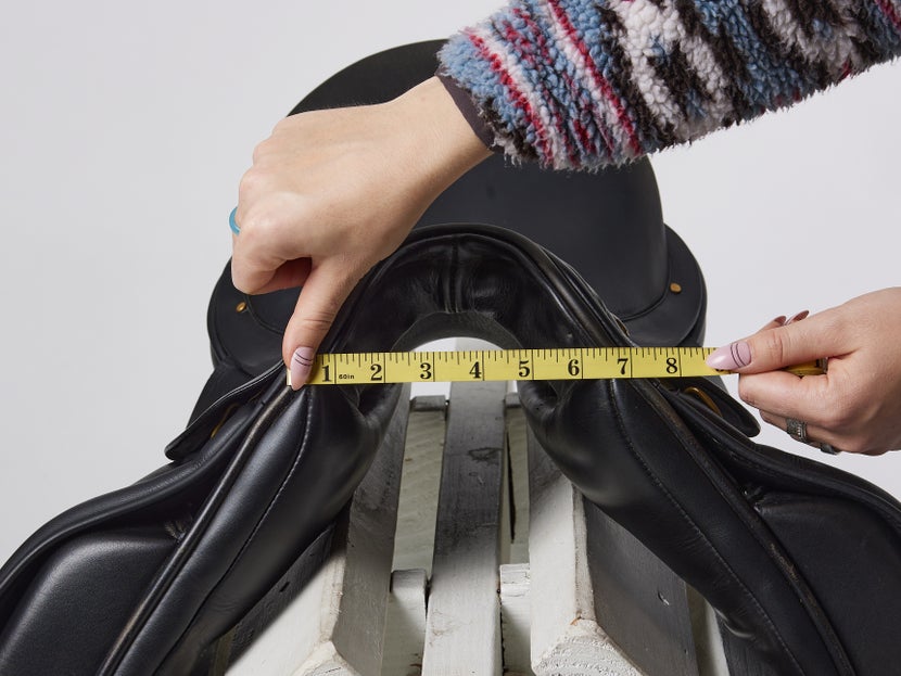 Measuring Dressage saddle gullet width