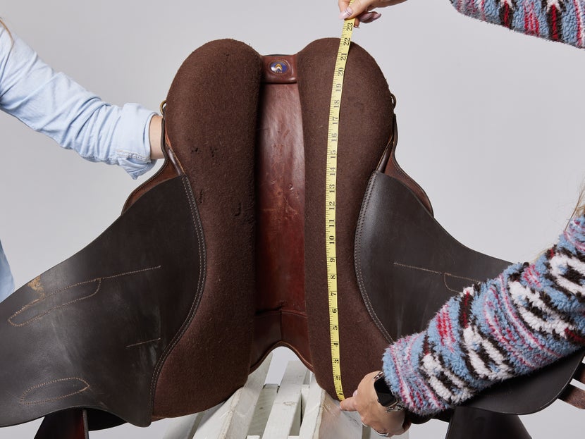 Measuring Australian saddle panel length