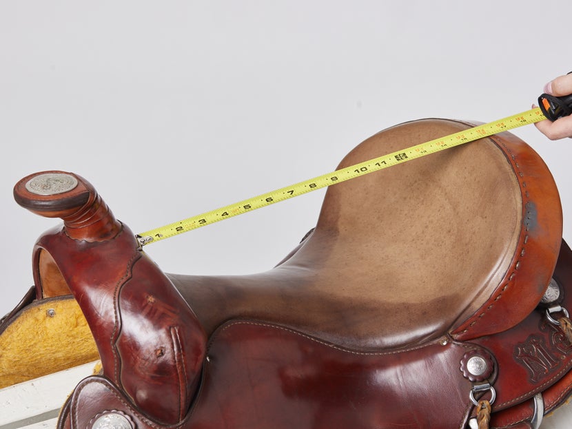 Measuring Western saddle seat size