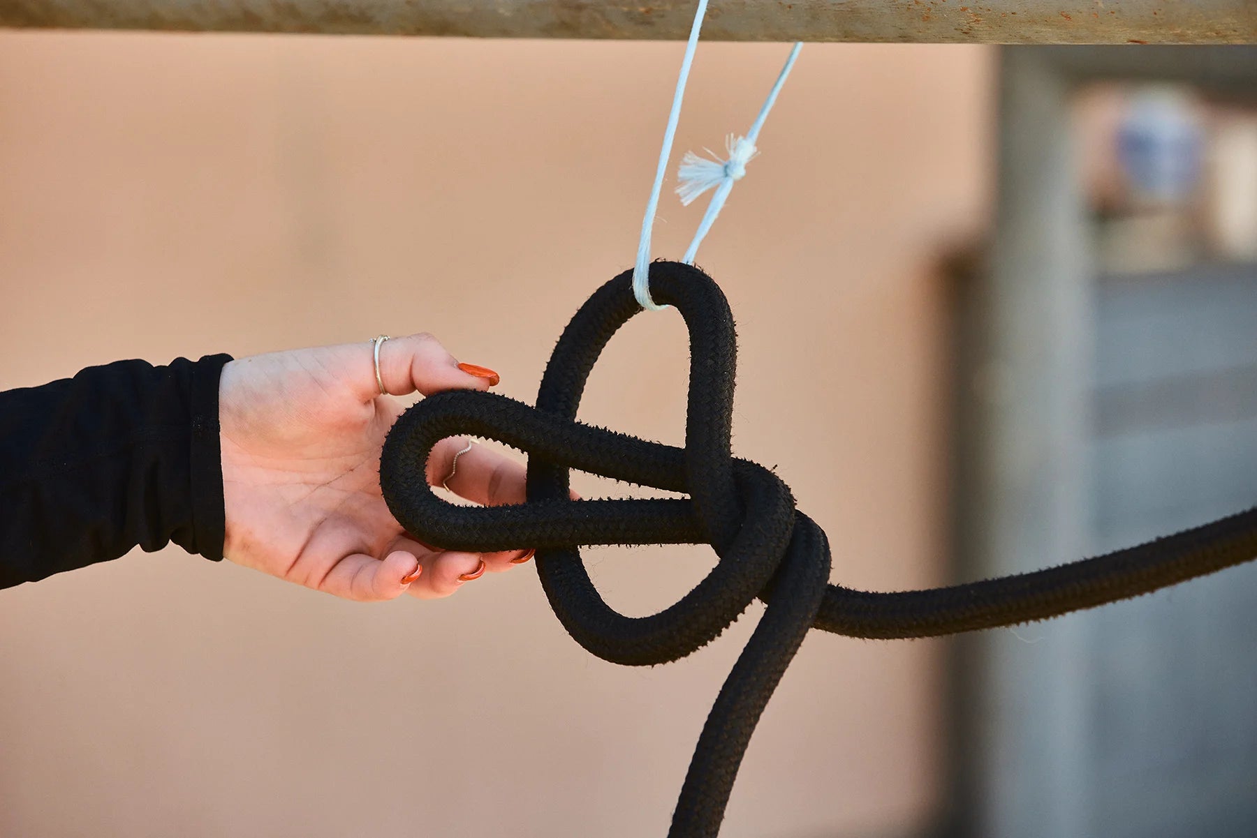 Pass the loop over the end that's clipped to the horse and then under, through the created circle, and pull tight.